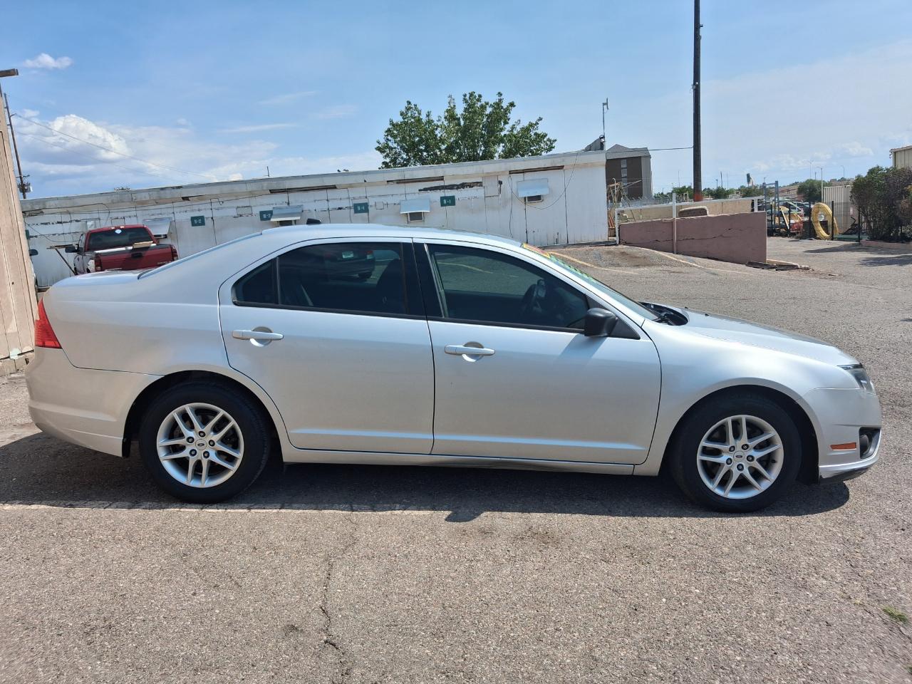 Ford Fusion I4 S 2011