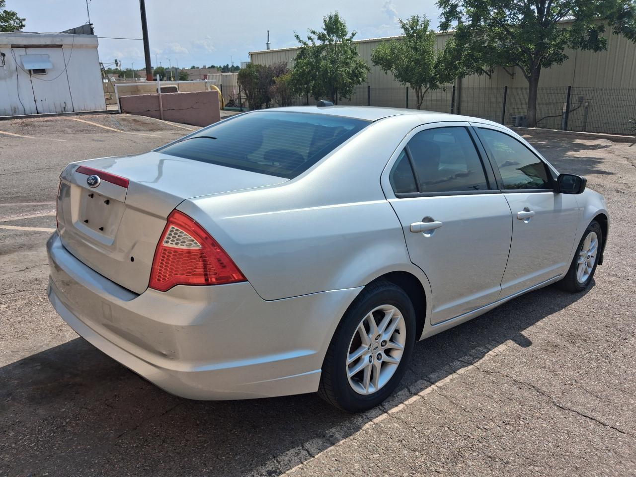 Ford Fusion I4 S 2011