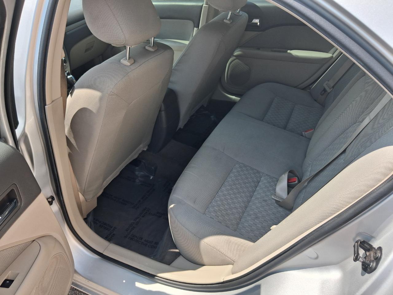 Ford Fusion I4 S 2011