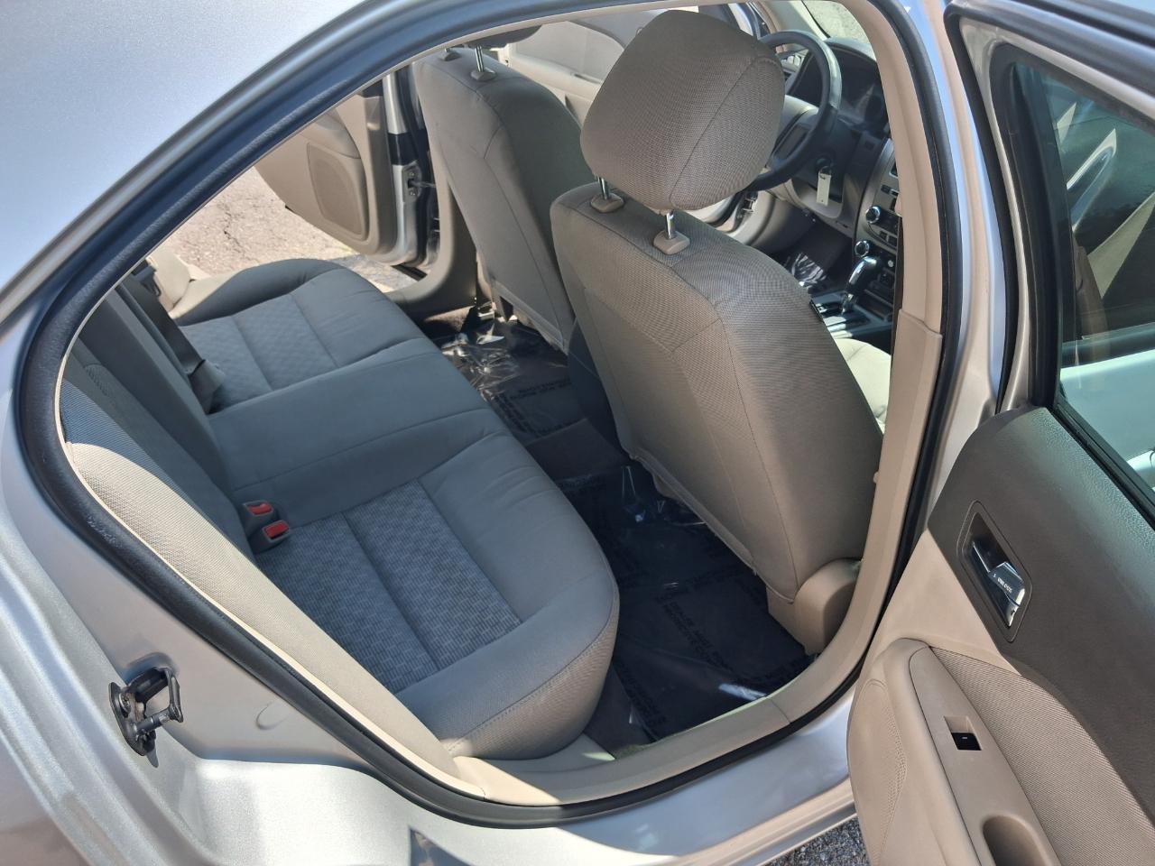Ford Fusion I4 S 2011