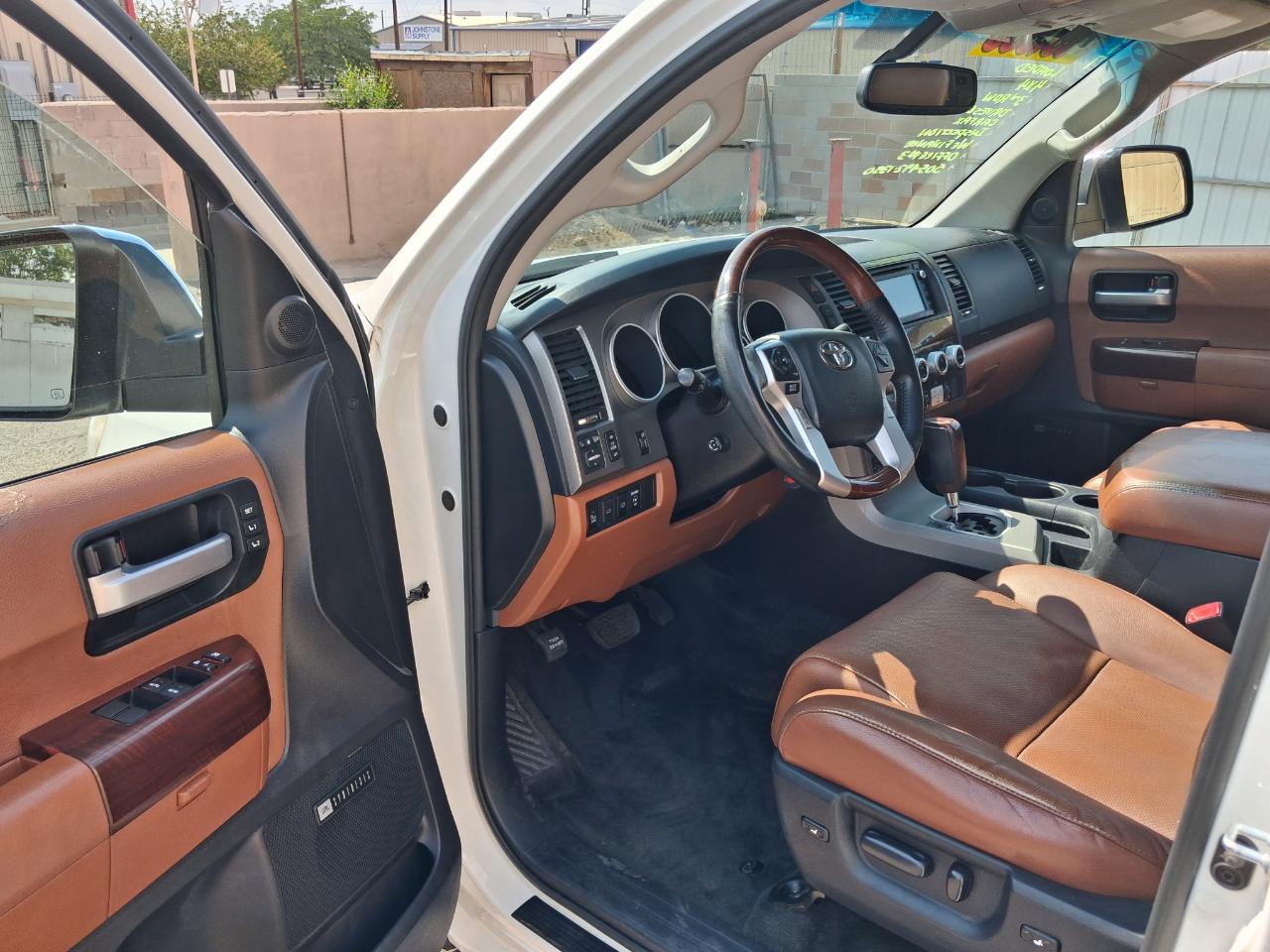 Toyota Sequoia Plantium 4WD FFV 2017