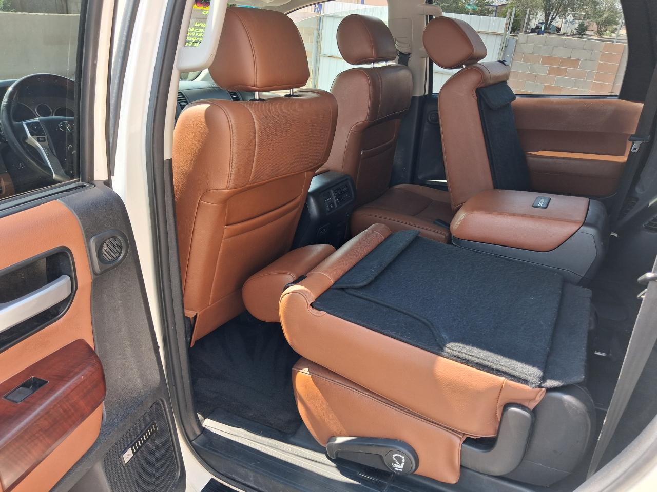 Toyota Sequoia Plantium 4WD FFV 2017