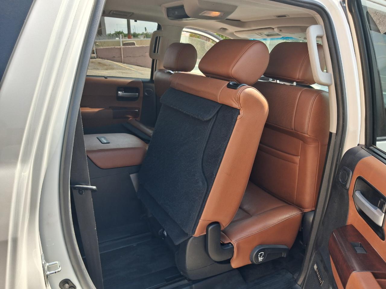 Toyota Sequoia Plantium 4WD FFV 2017