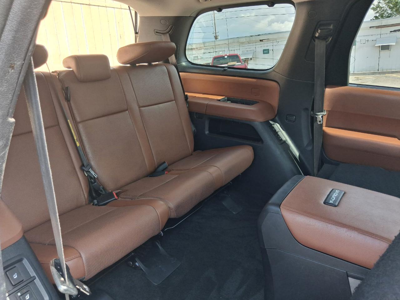 Toyota Sequoia Plantium 4WD FFV 2017
