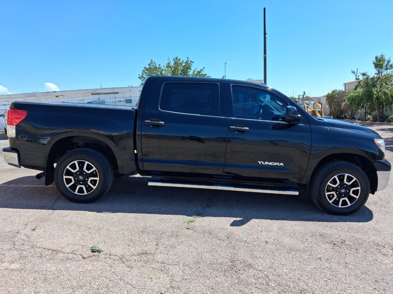 Toyota Tundra Tundra-Grade 4.6L CrewMax 4WD 2012