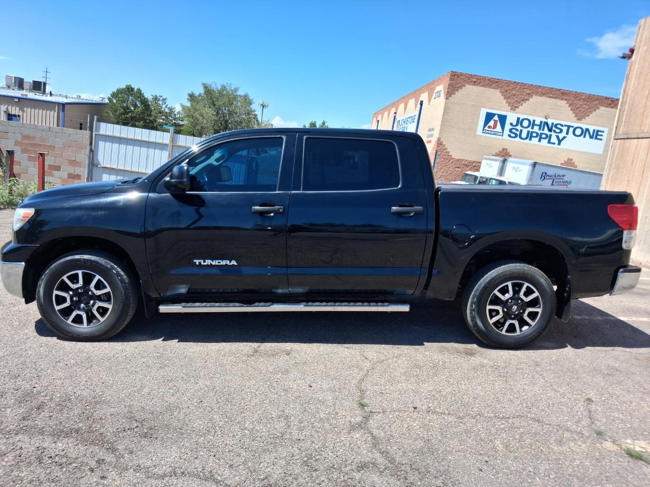 Toyota Tundra Tundra-Grade 4.6L CrewMax 4WD 2012