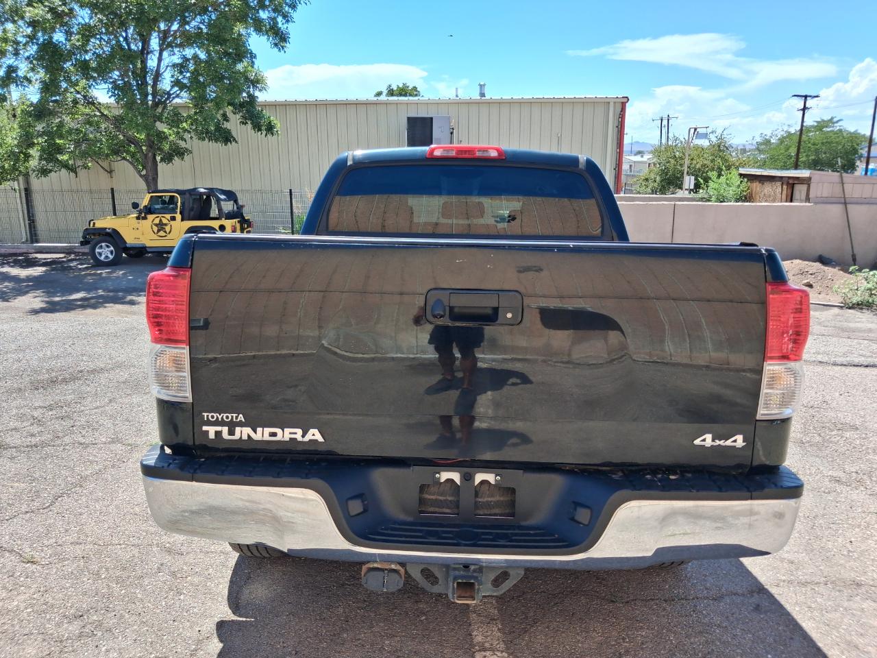 Toyota Tundra Tundra-Grade 4.6L CrewMax 4WD 2012