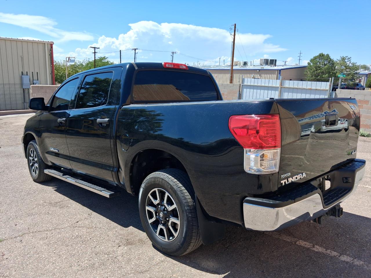 Toyota Tundra Tundra-Grade 4.6L CrewMax 4WD 2012