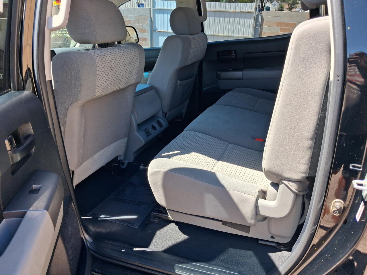 Toyota Tundra Tundra-Grade 4.6L CrewMax 4WD 2012