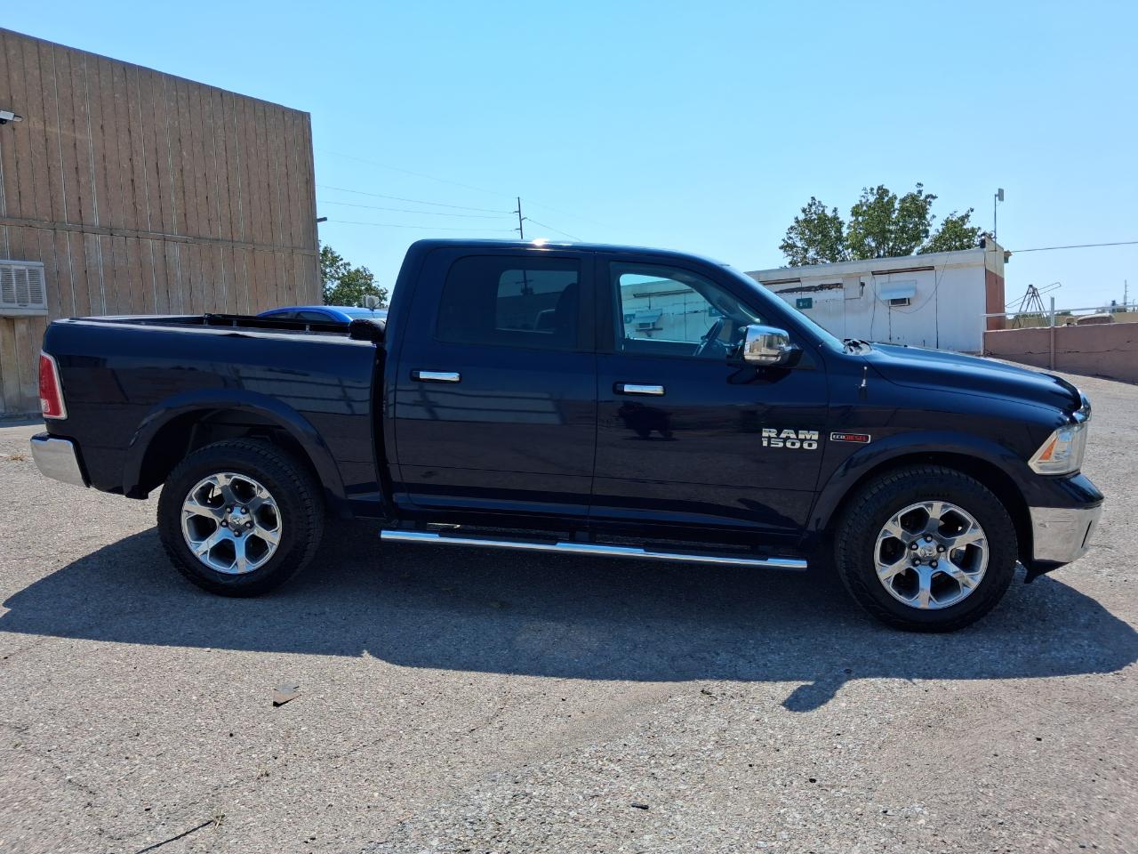 RAM 1500 Laramie Crew Cab SWB 4WD 2016