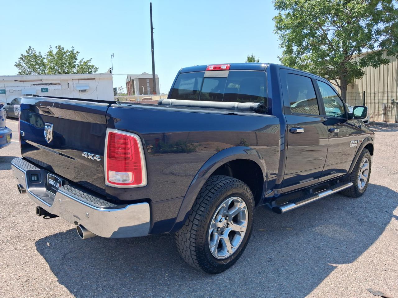 RAM 1500 Laramie Crew Cab SWB 4WD 2016