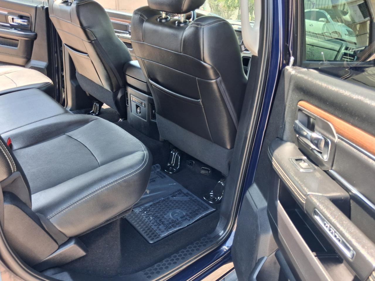 RAM 1500 Laramie Crew Cab SWB 4WD 2016
