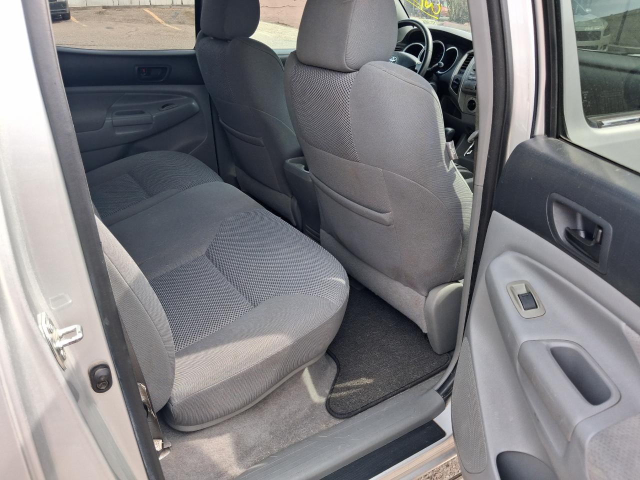 Toyota Tacoma Double Cab V6 Manual 4WD 2005