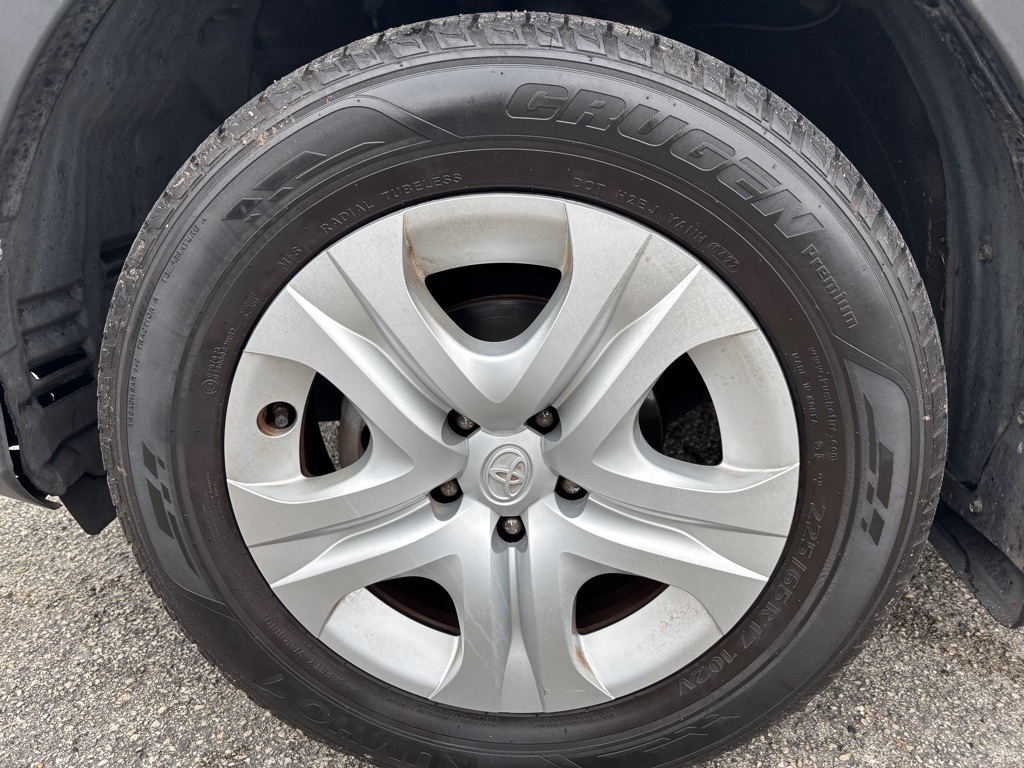 Toyota RAV4 LE FWD 2014