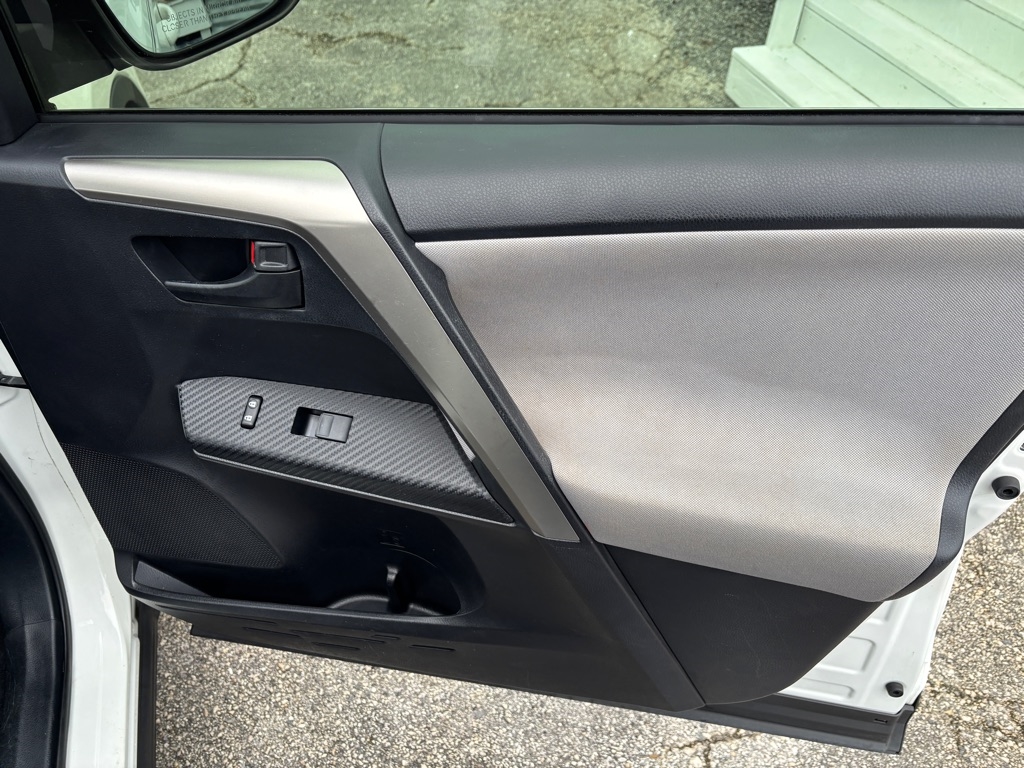 Toyota RAV4 LE FWD 2014