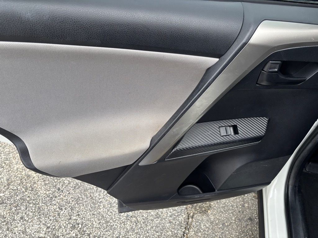 Toyota RAV4 LE FWD 2014