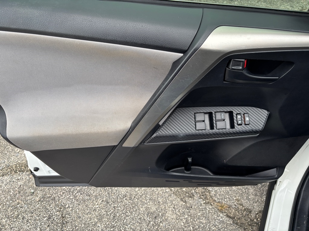 Toyota RAV4 LE FWD 2014