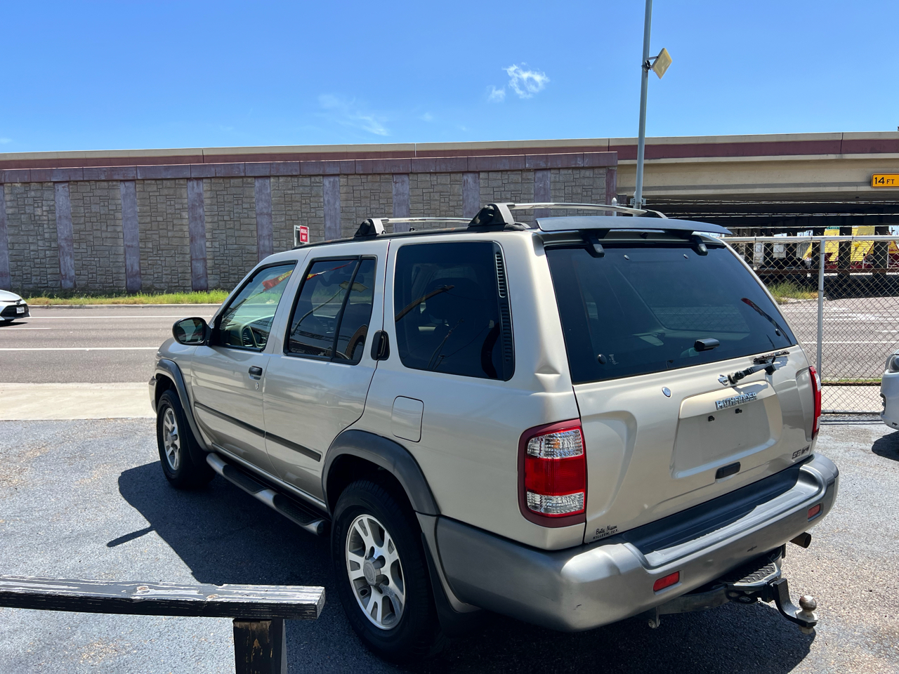 Nissan Pathfinder  2001