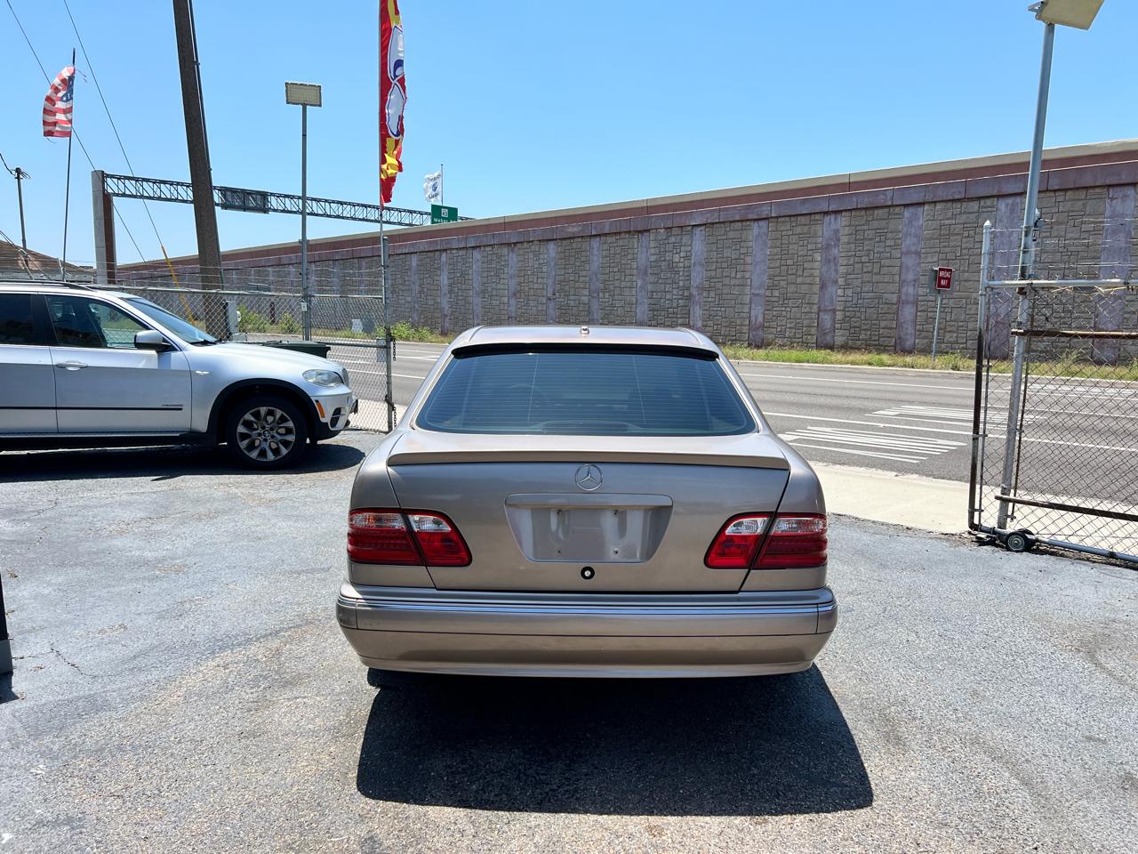 Mercedes-Benz E-Class  2000