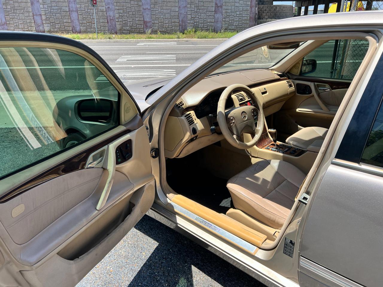 Mercedes-Benz E-Class  2000