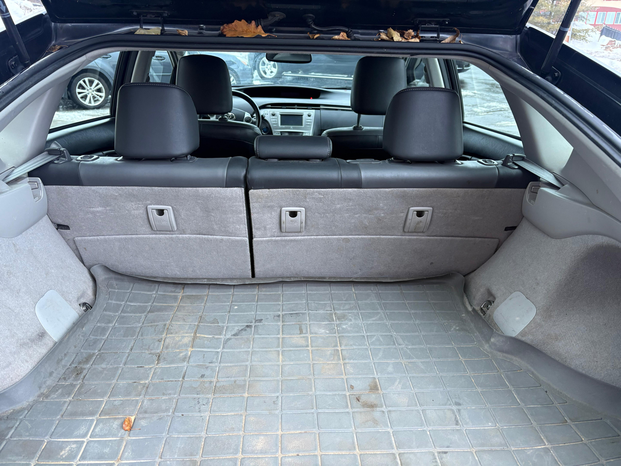 Toyota Prius Prius V 2012