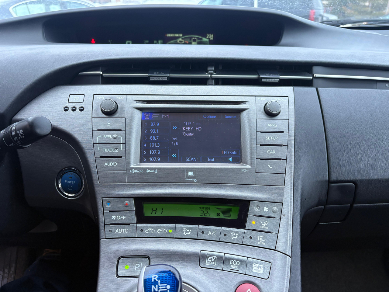 Toyota Prius Prius V 2012