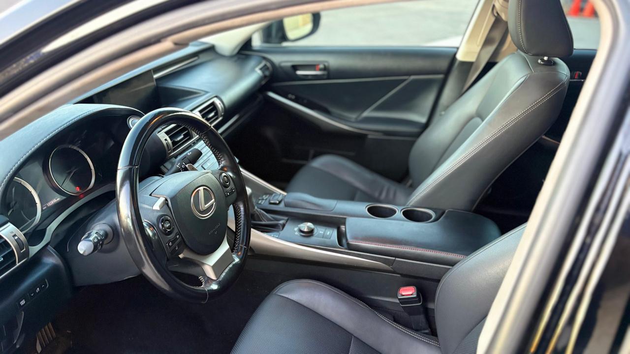 Lexus IS 300 AWD 2016