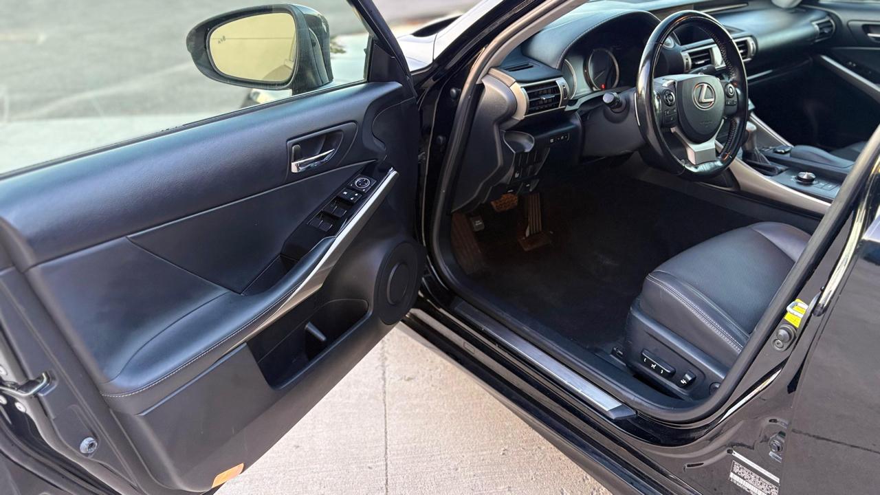 Lexus IS 300 AWD 2016