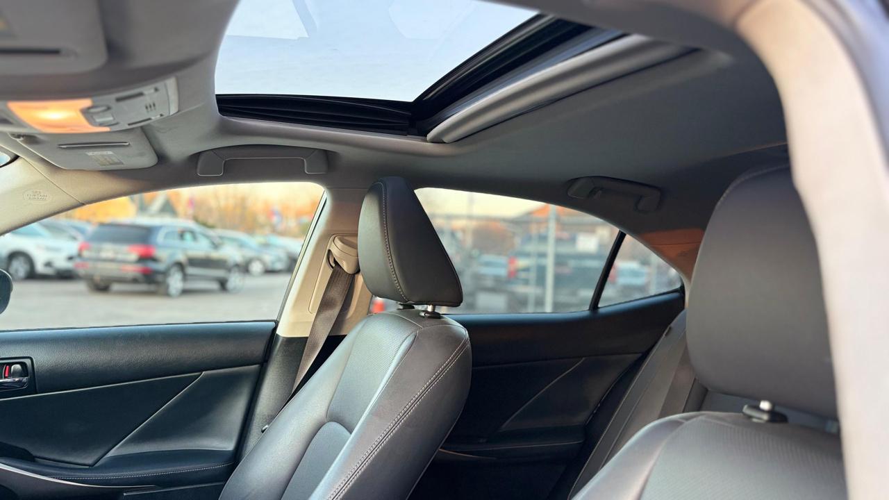 Lexus IS 300 AWD 2016