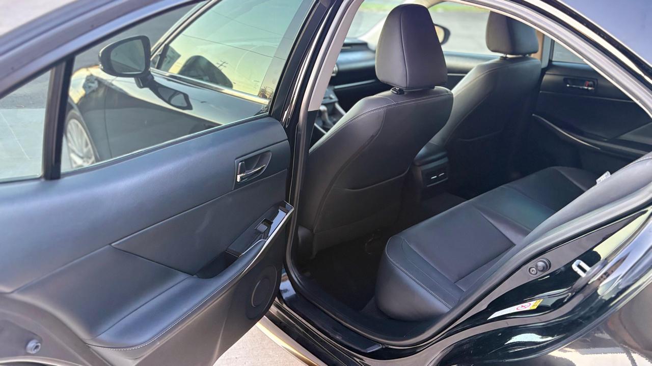 Lexus IS 300 AWD 2016