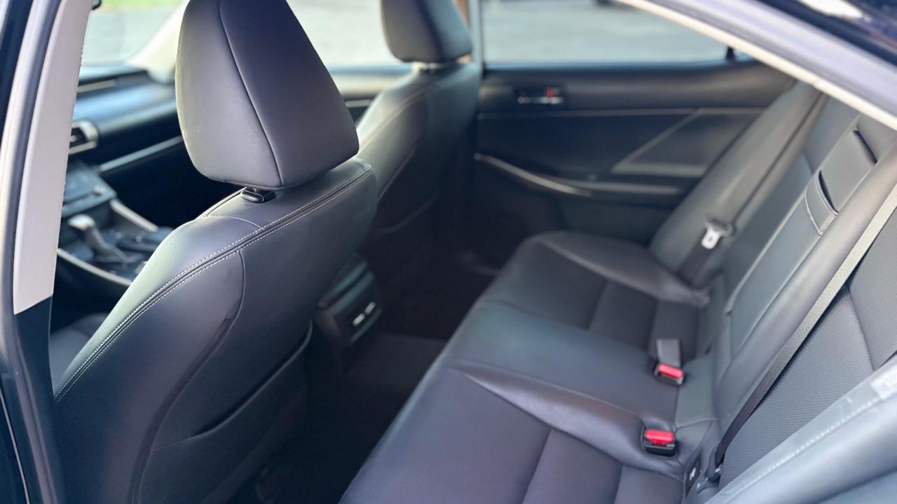 Lexus IS 300 AWD 2016