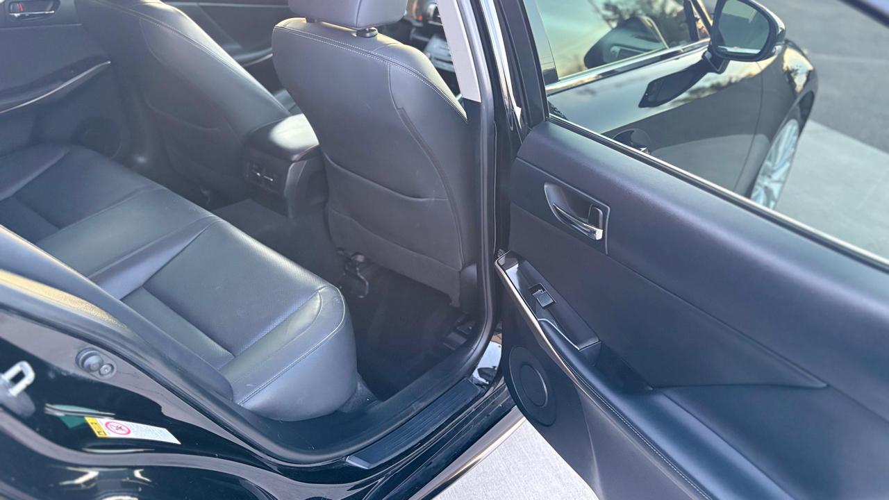 Lexus IS 300 AWD 2016