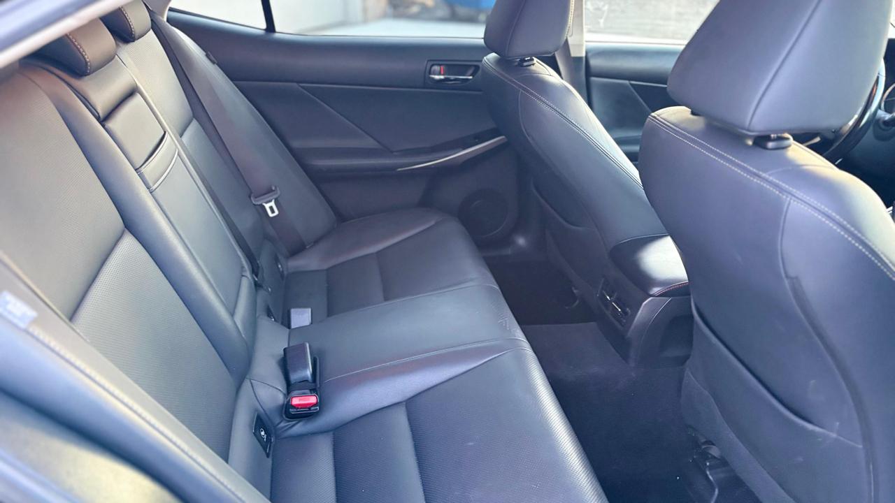 Lexus IS 300 AWD 2016