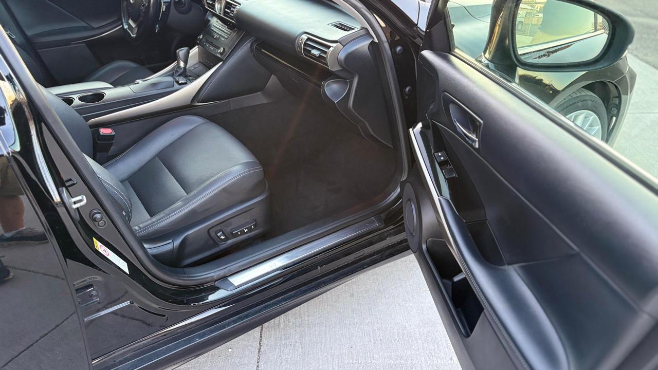 Lexus IS 300 AWD 2016