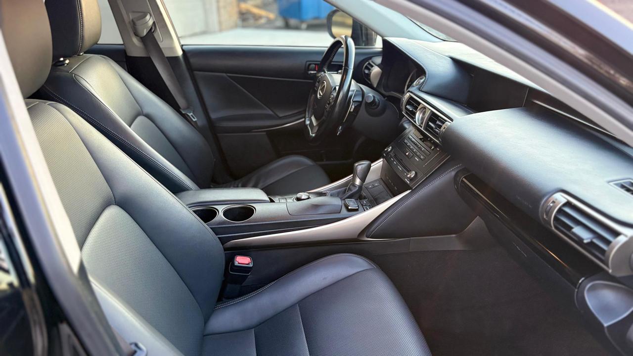 Lexus IS 300 AWD 2016
