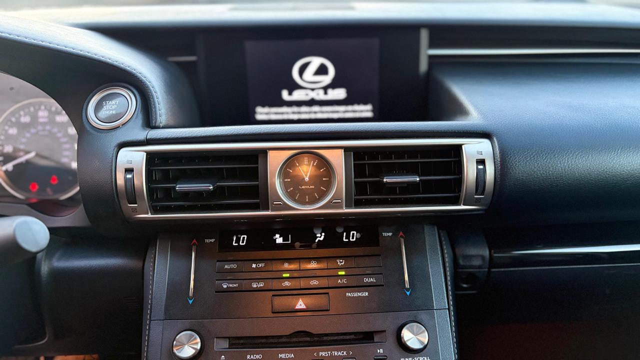 Lexus IS 300 AWD 2016