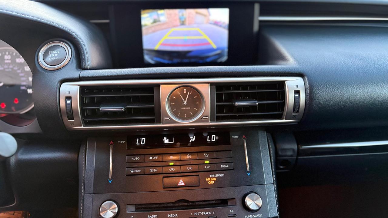 Lexus IS 300 AWD 2016