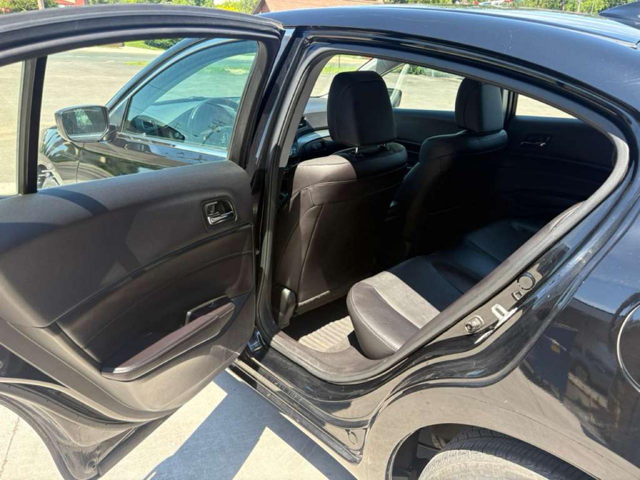 Acura ILX 4dr Sdn 2.0L Tech Pkg 2017