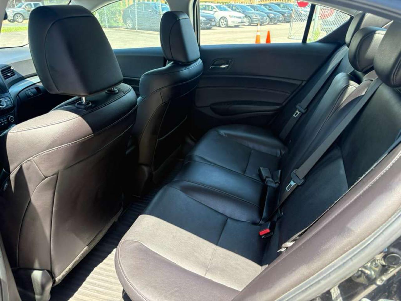 Acura ILX 4dr Sdn 2.0L Tech Pkg 2017