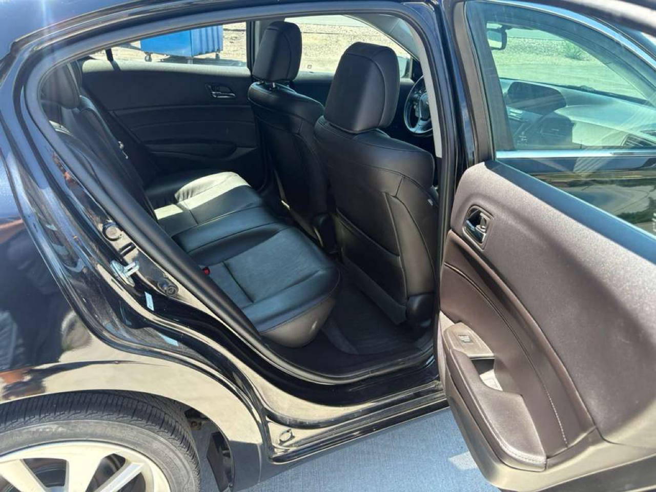 Acura ILX 4dr Sdn 2.0L Tech Pkg 2017