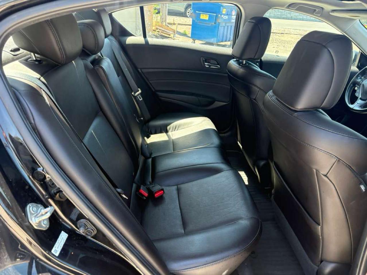 Acura ILX 4dr Sdn 2.0L Tech Pkg 2017