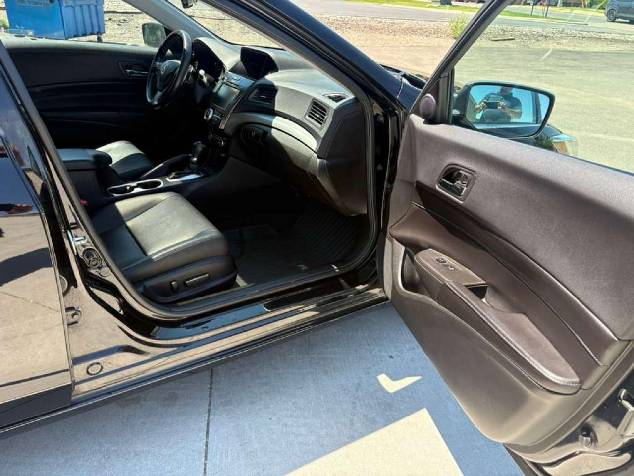 Acura ILX 4dr Sdn 2.0L Tech Pkg 2017