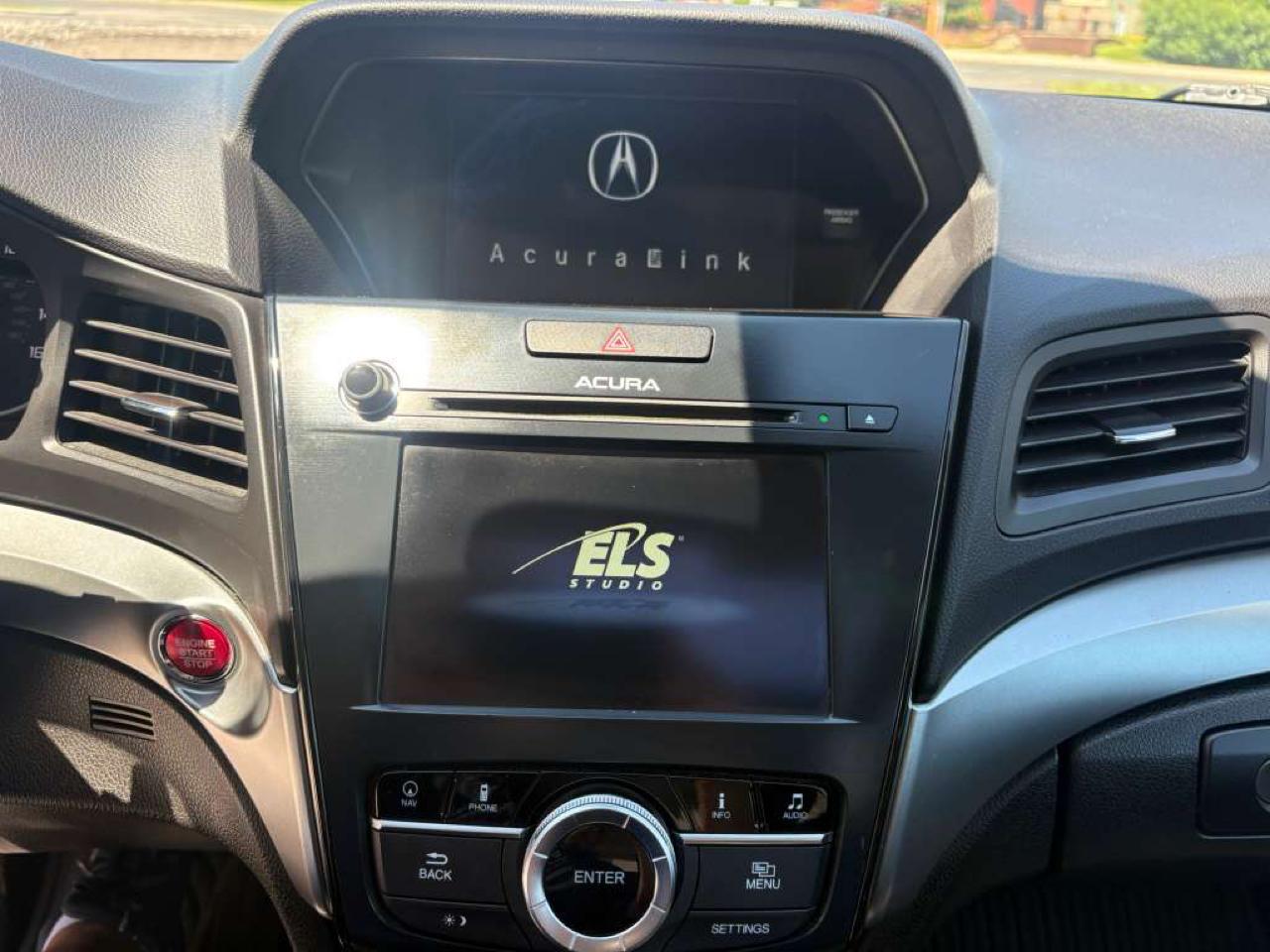 Acura ILX 4dr Sdn 2.0L Tech Pkg 2017