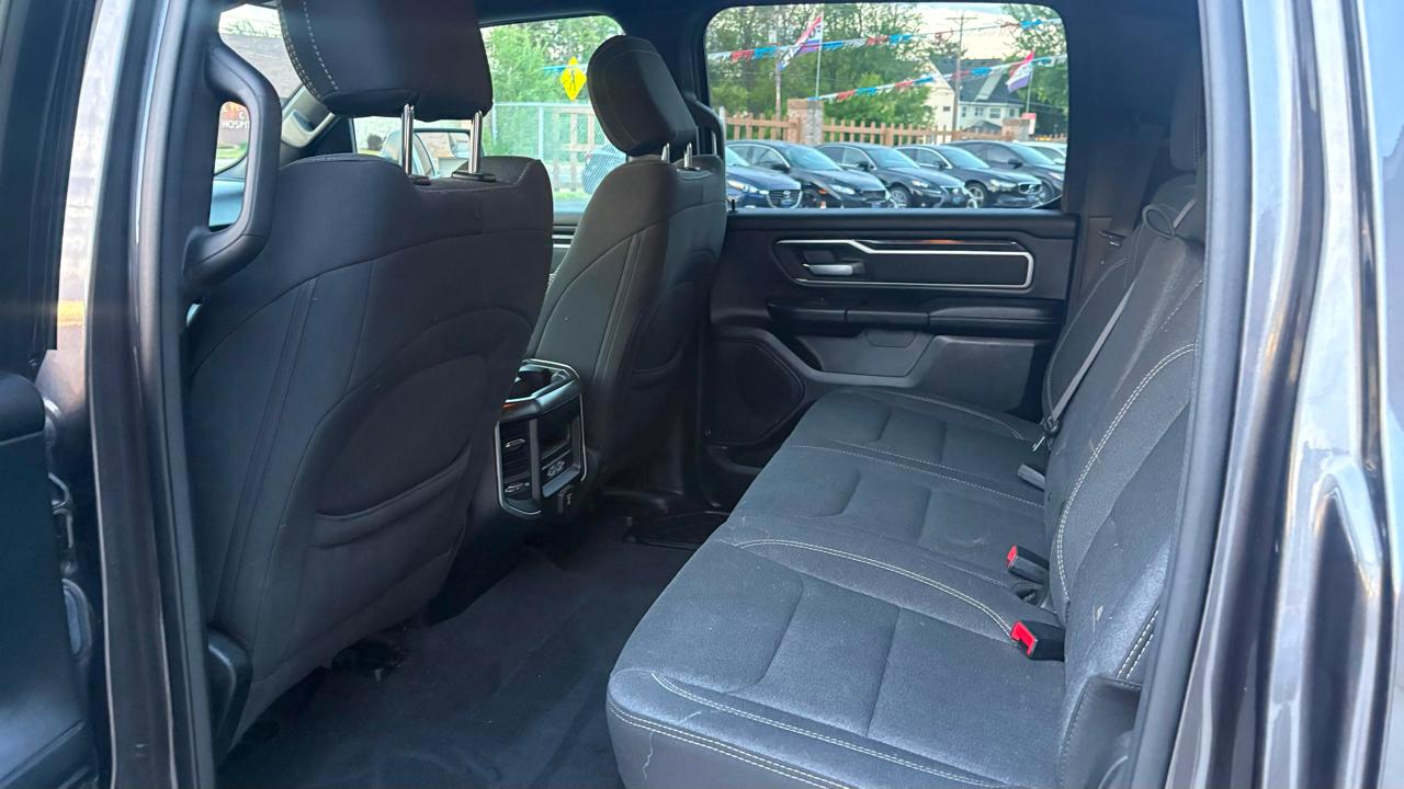 RAM 1500 4WD Crew Cab 140.5" Lone Star 2020
