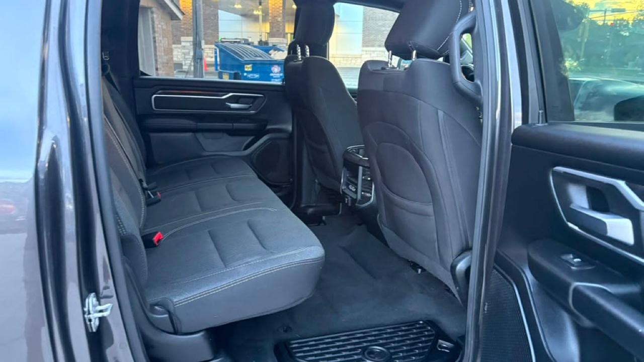 RAM 1500 4WD Crew Cab 140.5" Lone Star 2020