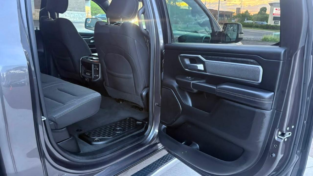 RAM 1500 4WD Crew Cab 140.5" Lone Star 2020