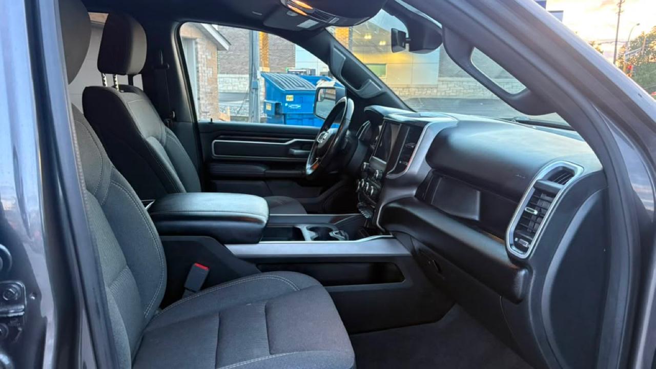 RAM 1500 4WD Crew Cab 140.5" Lone Star 2020