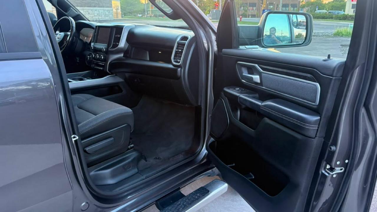RAM 1500 4WD Crew Cab 140.5" Lone Star 2020