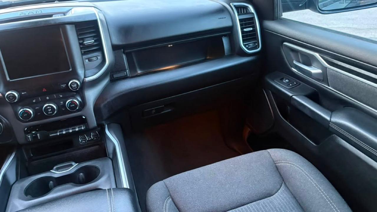 RAM 1500 4WD Crew Cab 140.5" Lone Star 2020