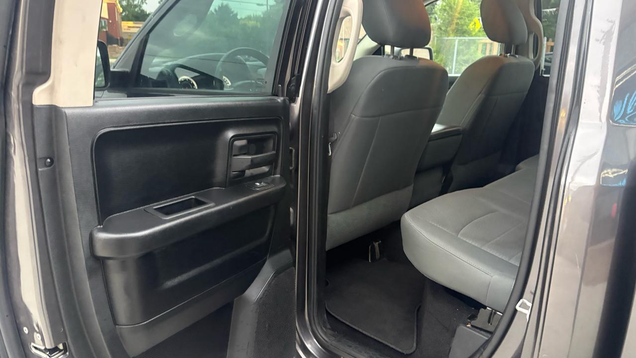 RAM 1500 Tradesman Quad Cab 4WD 2015